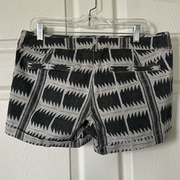 American Eagle Women's Chino Shorts Size 10 Stretch Midi Aztec Geometric Cuffed - Picture 2 of 5